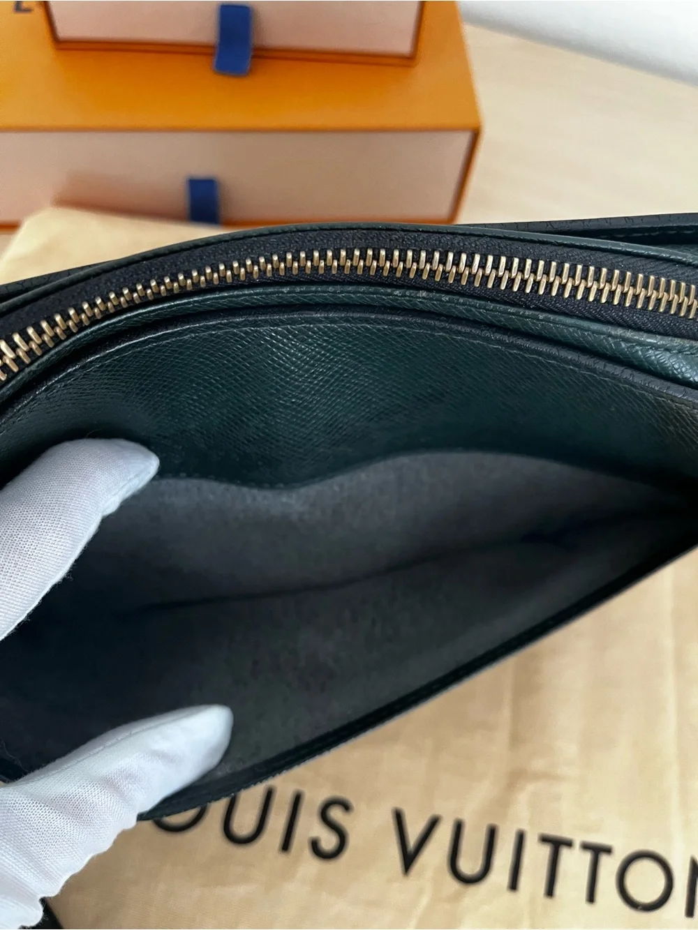 Louis Vuitton Taiga Epicea Green Cosmetic Accessory Travel Wristlet Clutch 1995